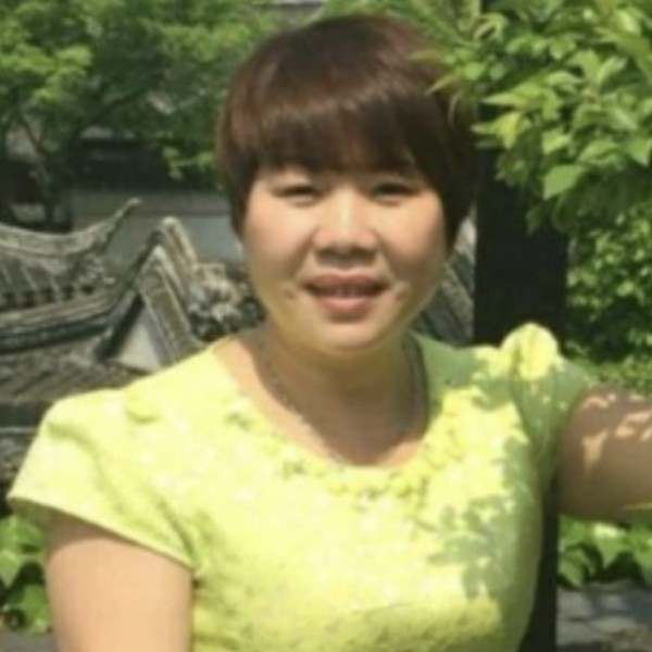 错落回眸睫毛的照片