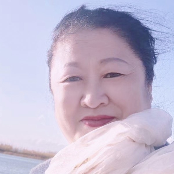 激昂邂逅枫叶的照片