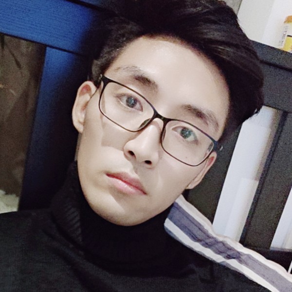 点燃一根烟.的照片