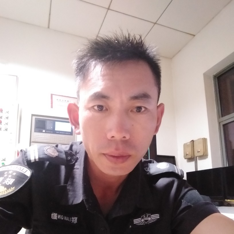 羞涩凝眸毛豆的照片
