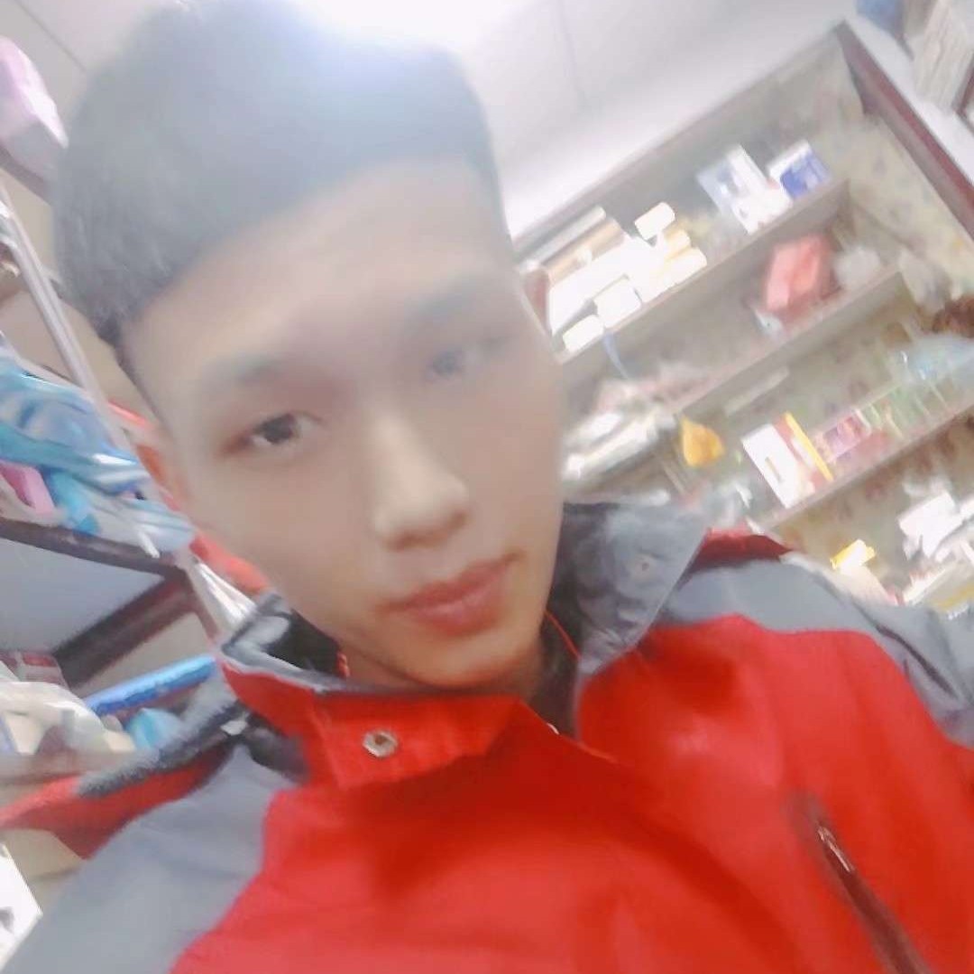 爱笑的男孩运气的照片