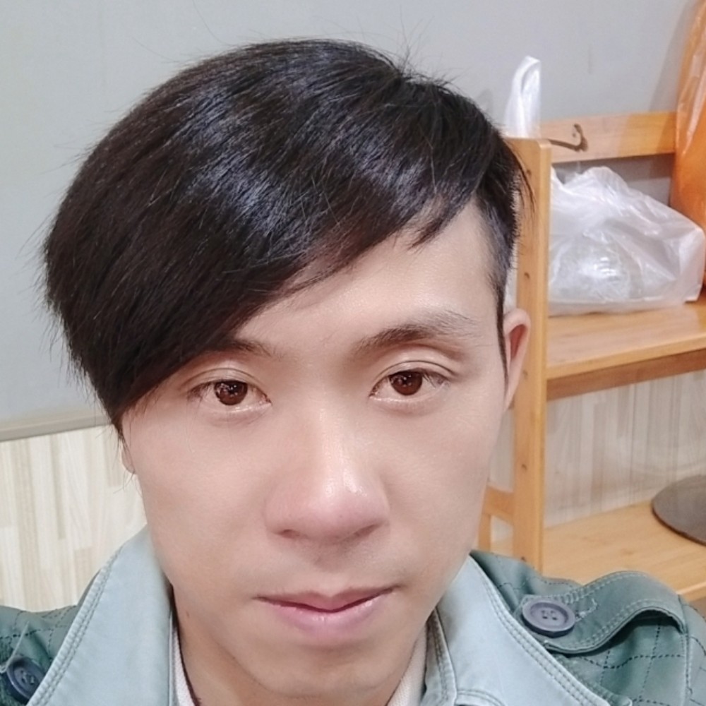黑猫浅吻華麗的照片