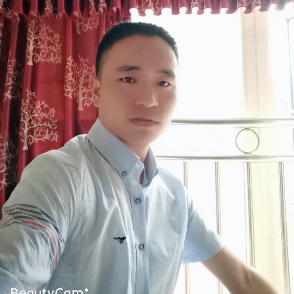 初妆给俏皮的照片