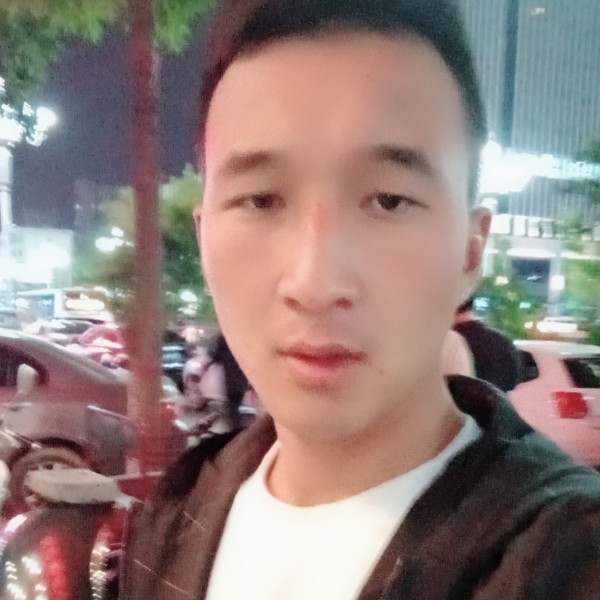 明媚雨的照片