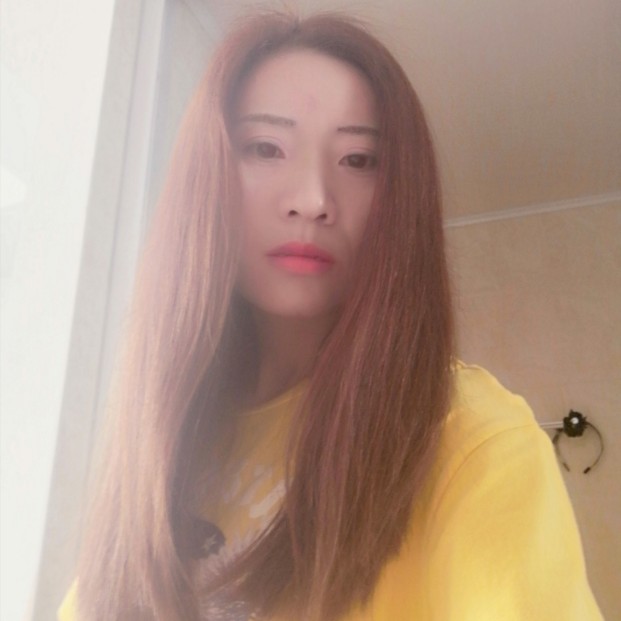 活在回忆里的女人的照片