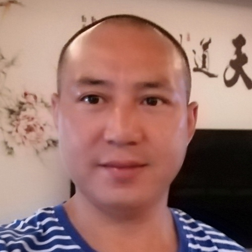 幼稚中年的照片