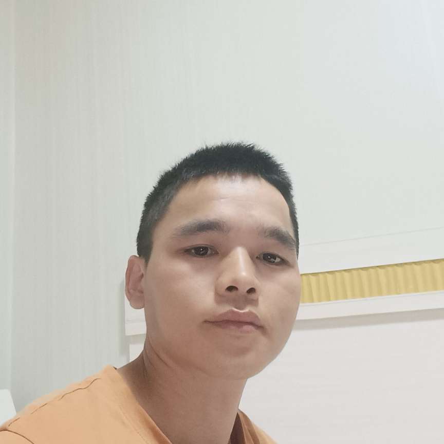 谨慎苦恋微笑的照片