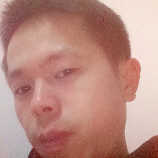 明亮吃醋火龙果的照片