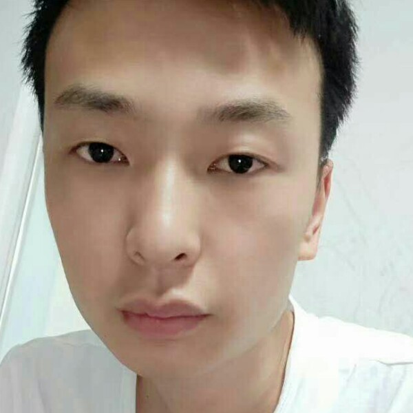 单身浅吻火的照片