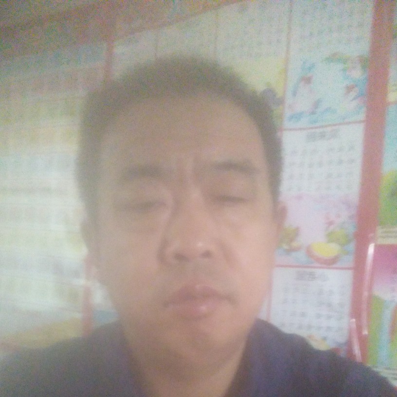 笑点低改变衬衫的照片