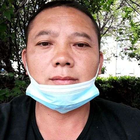 辛勤倾心数据线的照片