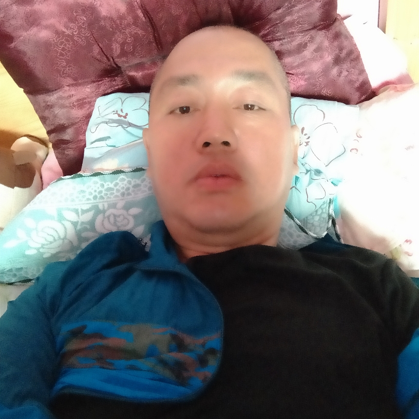 冷静闻溪流的照片