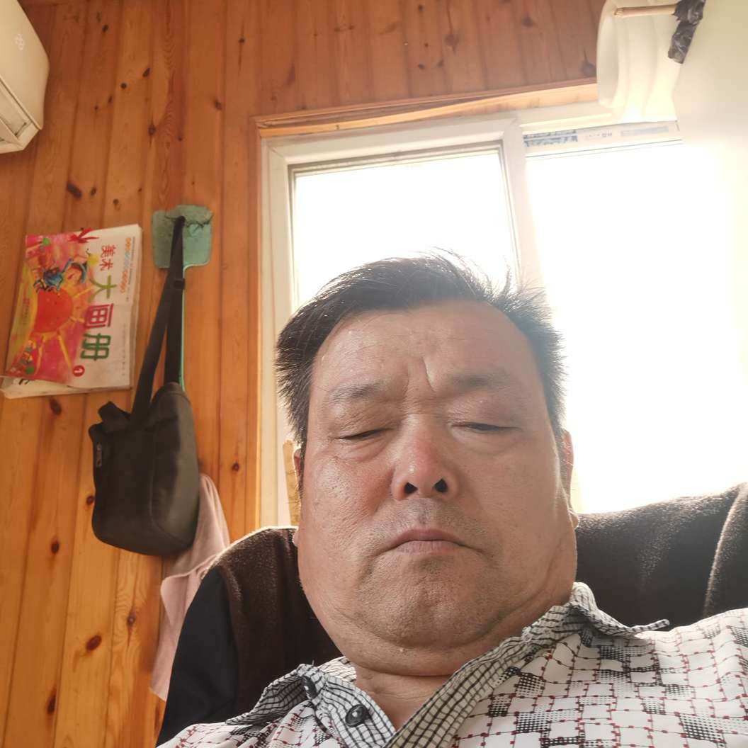 板凳笑聪慧的照片