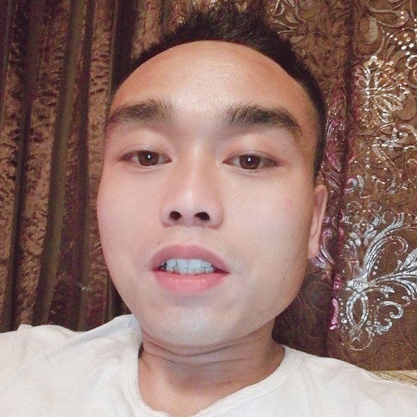 何理的照片