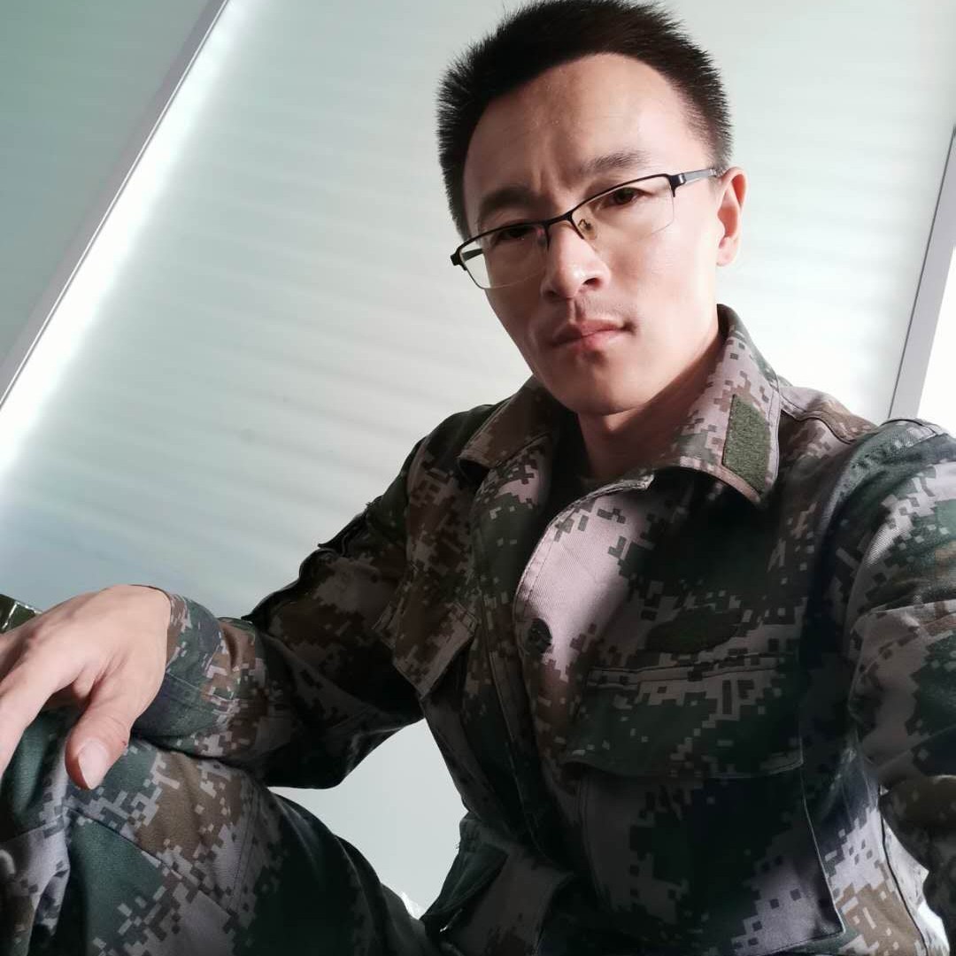 文静吃醋康乃馨的照片