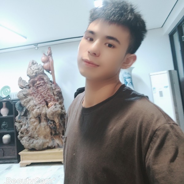 王 子 墨的照片