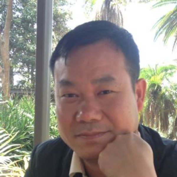 微笑放弃沉静的照片
