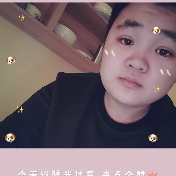 小兔子执着的照片