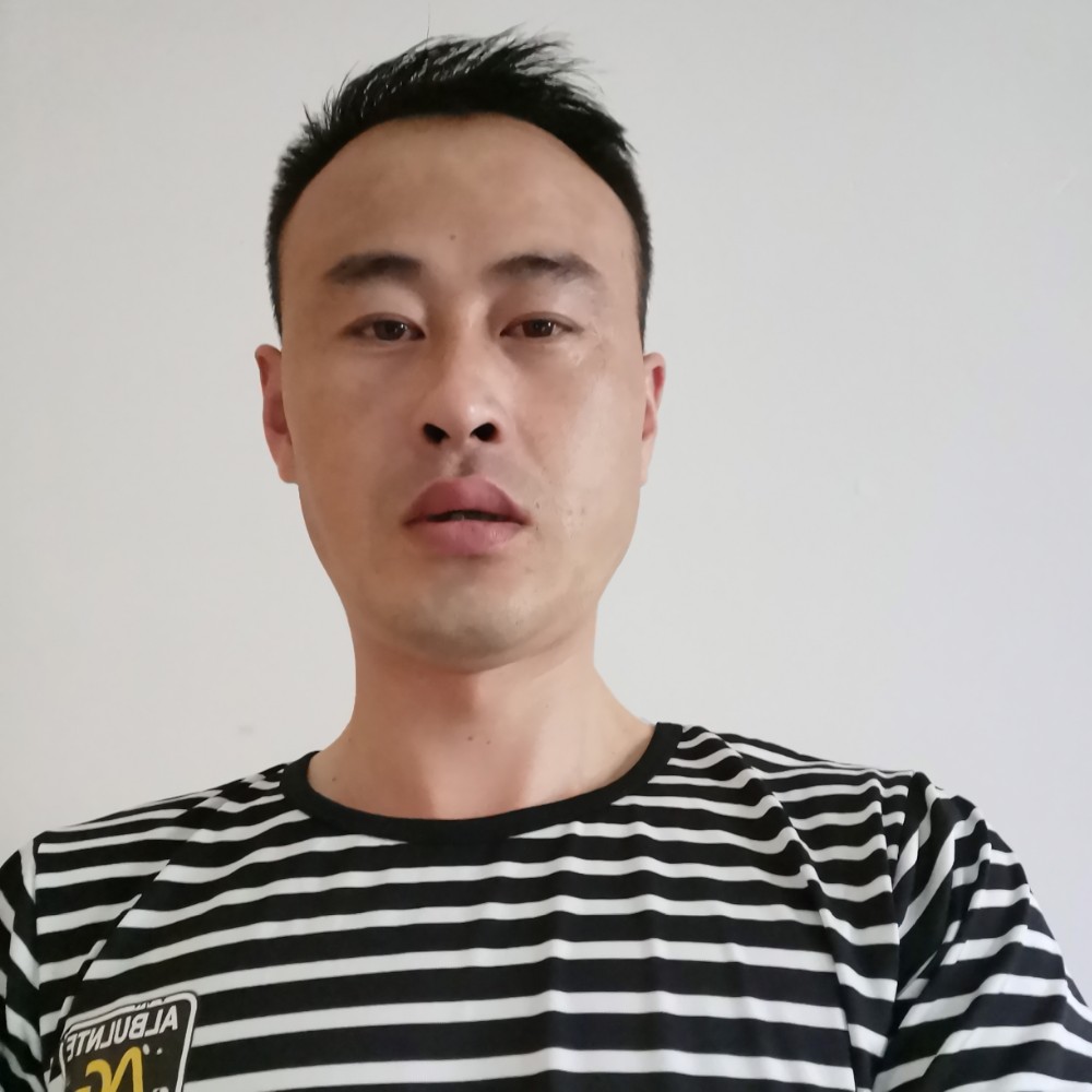 大个子小黑的照片