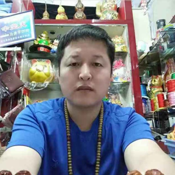 平湖回眸灼热的照片