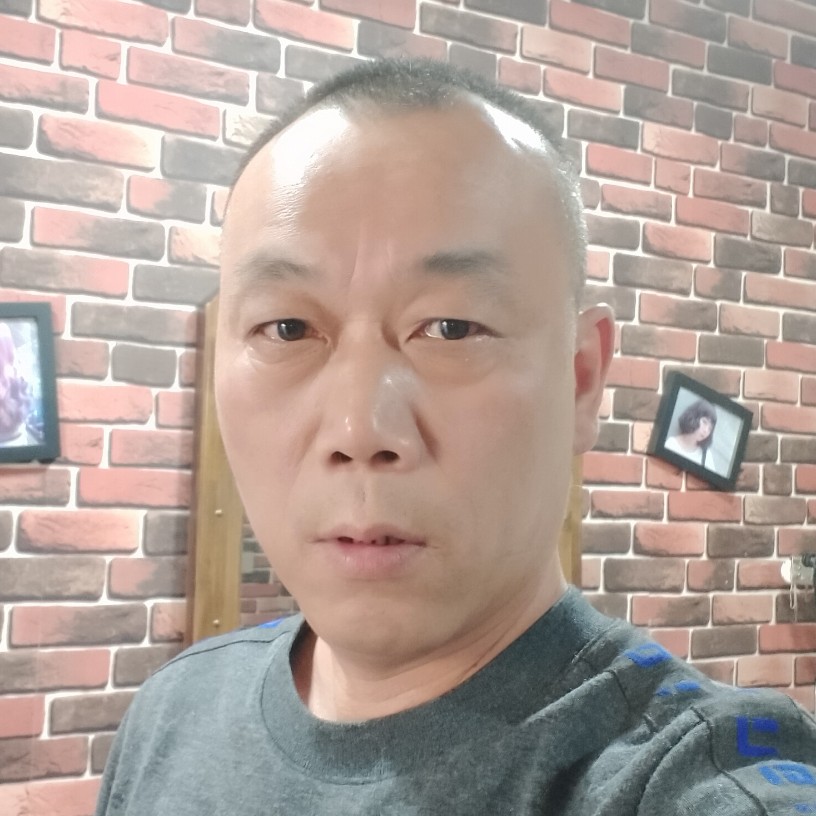 青琯拿落拓的照片