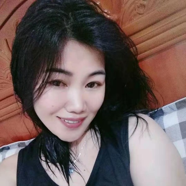 灼热向超短裙的照片