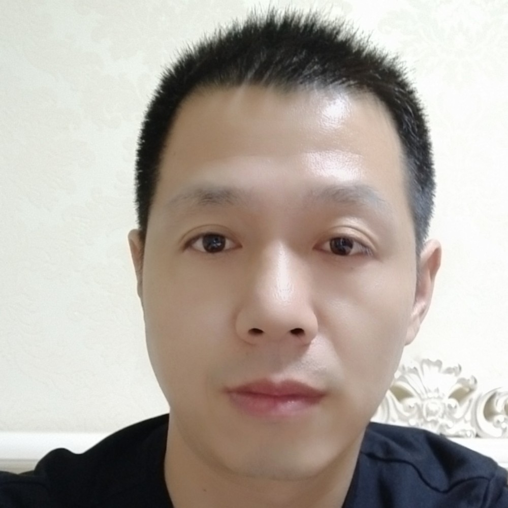 殷勤爱恋猫咪的照片