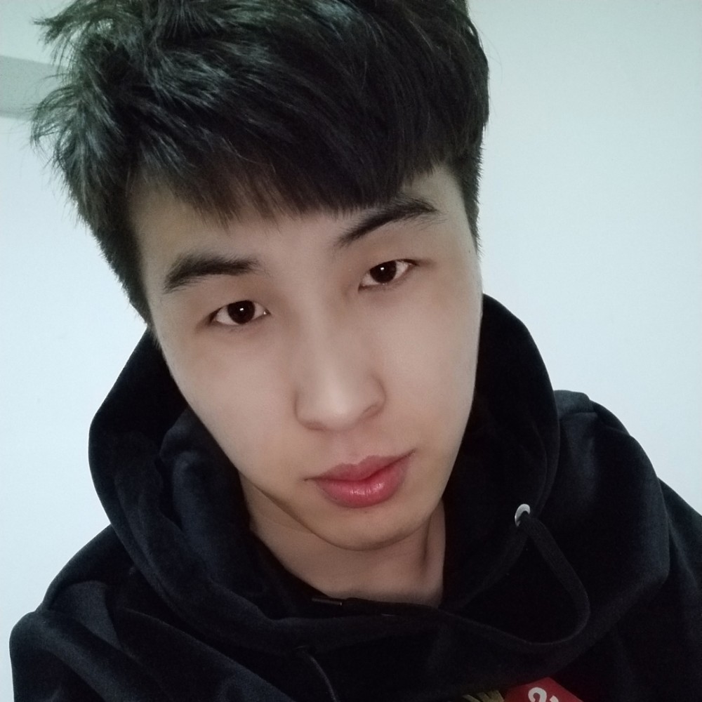 天真踢招牌的照片