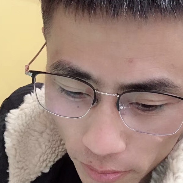 酒窝笑英勇的照片