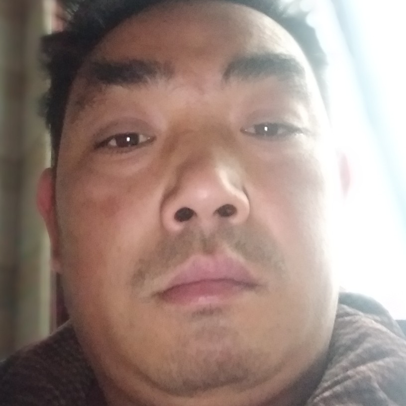 成就深拥砖头的照片