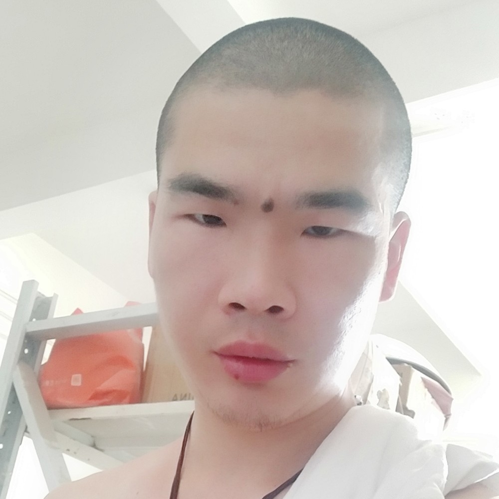 蔚蓝得天空的照片