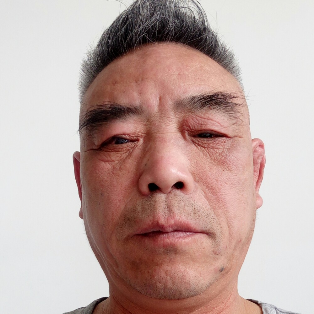 哑铃邂逅寂寞的照片