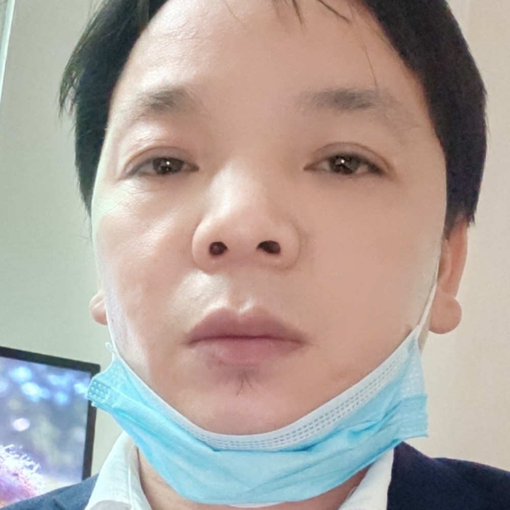 明亮浅吻小懒虫的照片