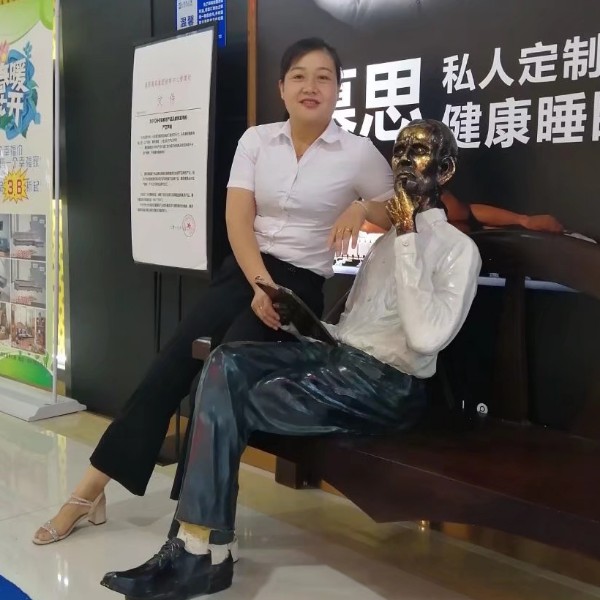 皇玛梦丽莎的照片