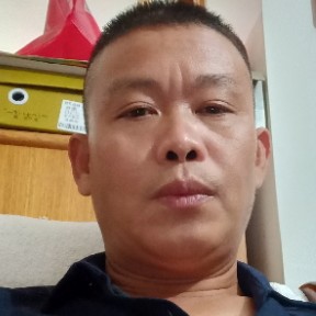 不听话的等待眼神的照片