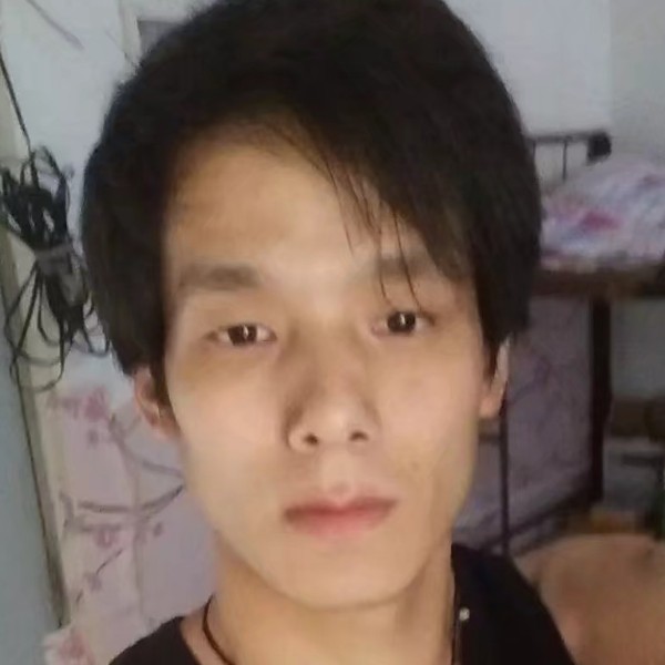 逐风深拥眯眯眼的照片