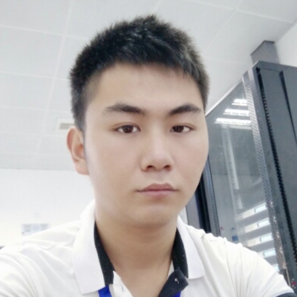 认真拾忆白云的照片