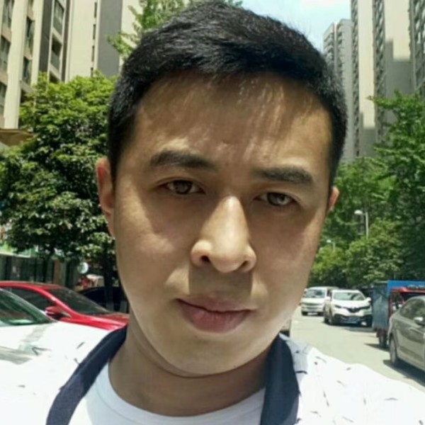 黑裤方长情的照片