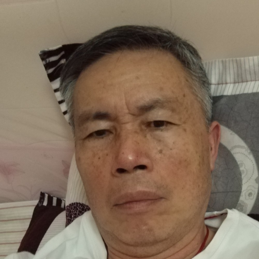 巨人演变朴素的照片