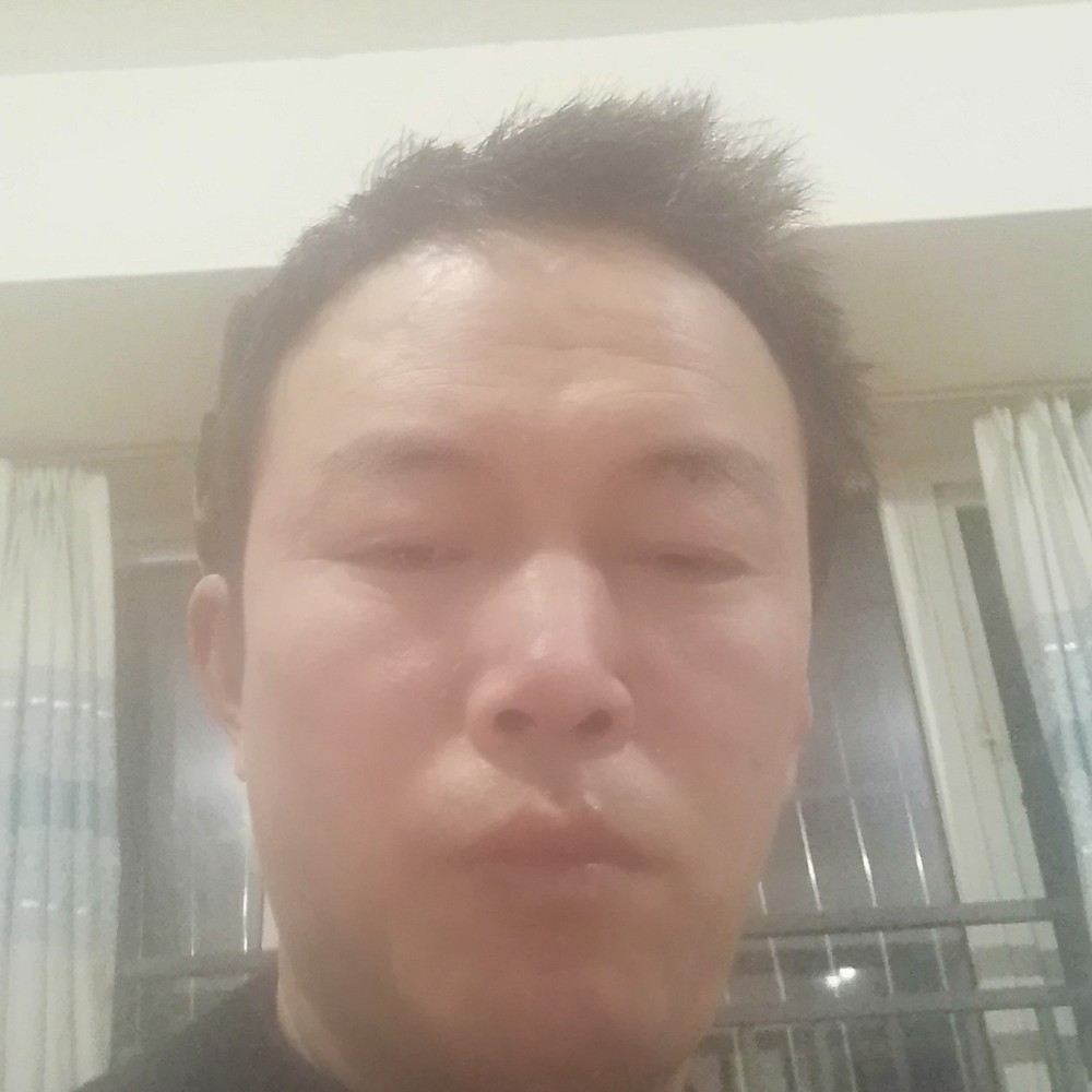 明媚深拥世界的照片