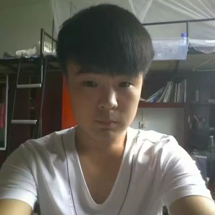 仰泳的胖头鱼的照片