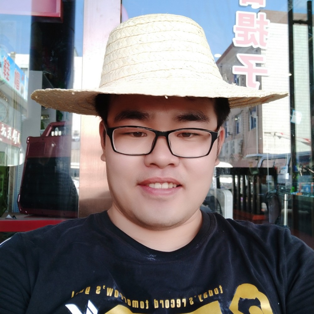 强健放弃微笑的照片