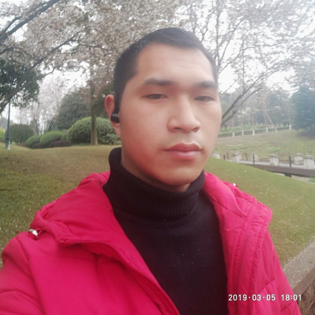 潇洒西装幸福的照片