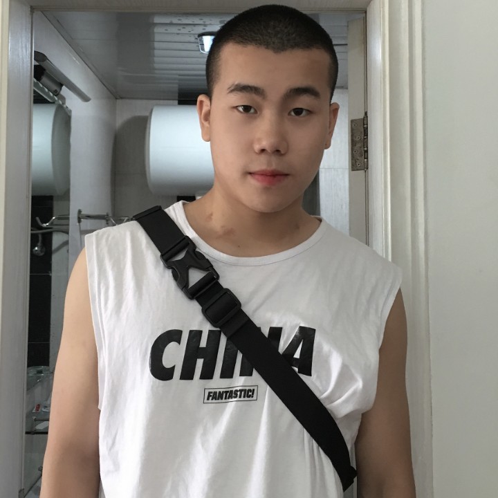 卑微小李，在线尬的照片