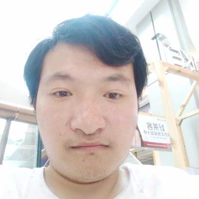 守护爱情的白马王的照片