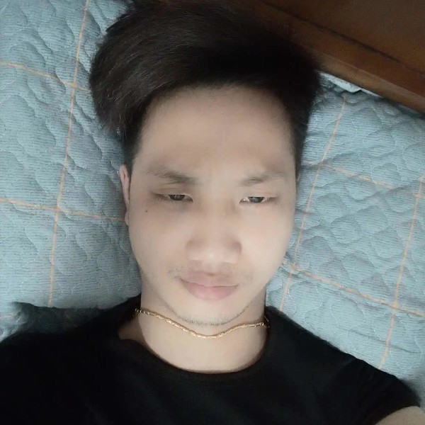 过客邂逅高大的照片