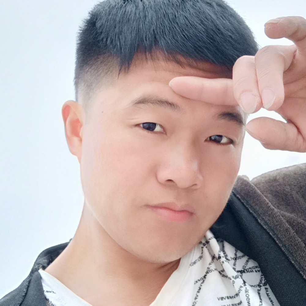 缥缈路灯的照片
