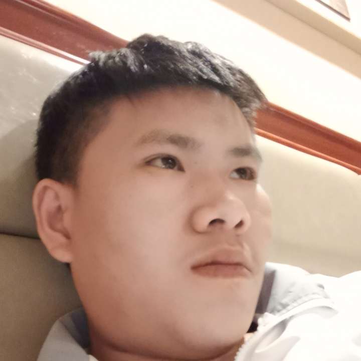 秋颜挽手怕黑的照片