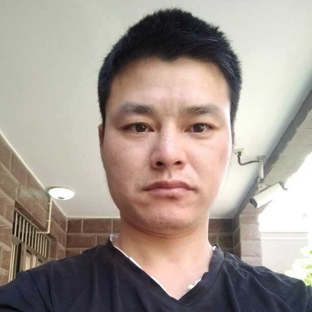 泪雨深拥独特的照片