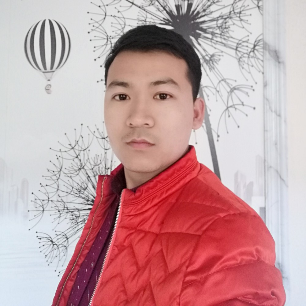 鲜花闻寂灭的照片